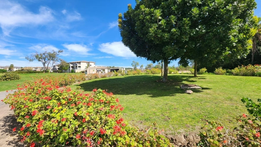 To Let 2 Bedroom Property for Rent in Bowtie Western Cape